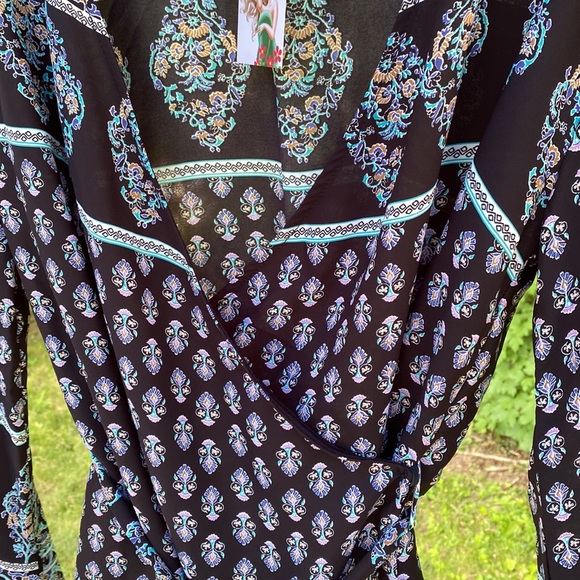 Beautiful Hummingbird wrap blouse - Picture 3 of 3